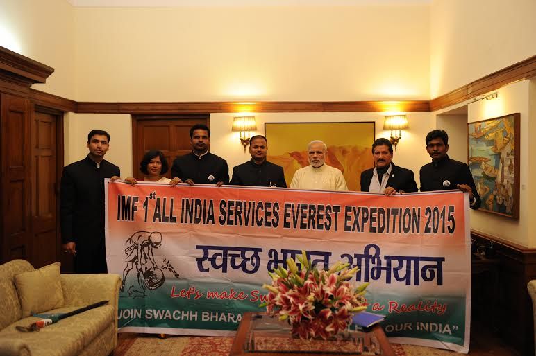mount-everest-2015-flag-off-2