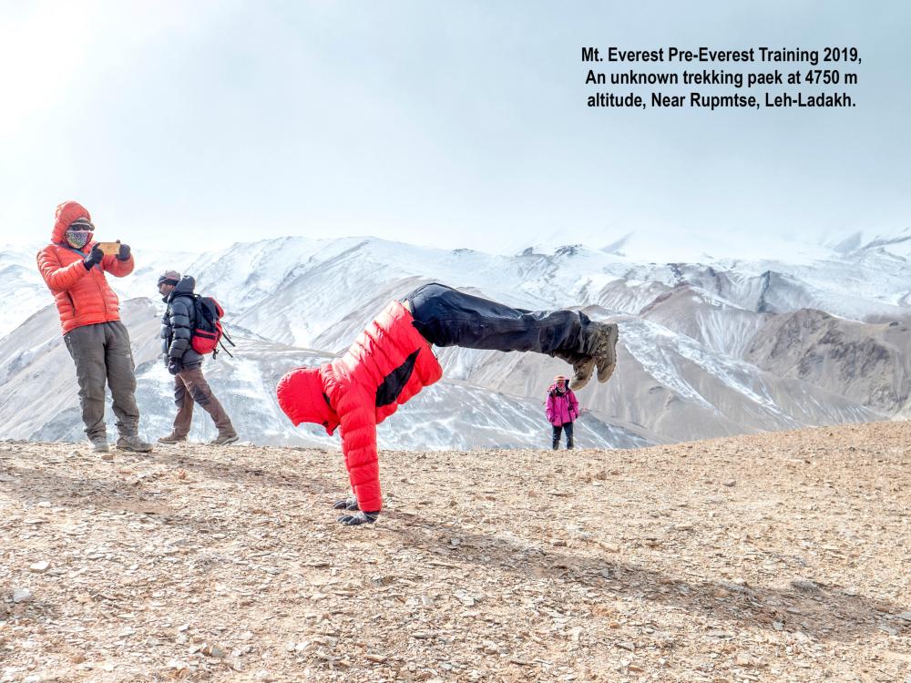 An-unknown-trekking-paek-at-4750-m-altitude-near-Rupmtse-21-Jan-2019-6-scaled.jpg