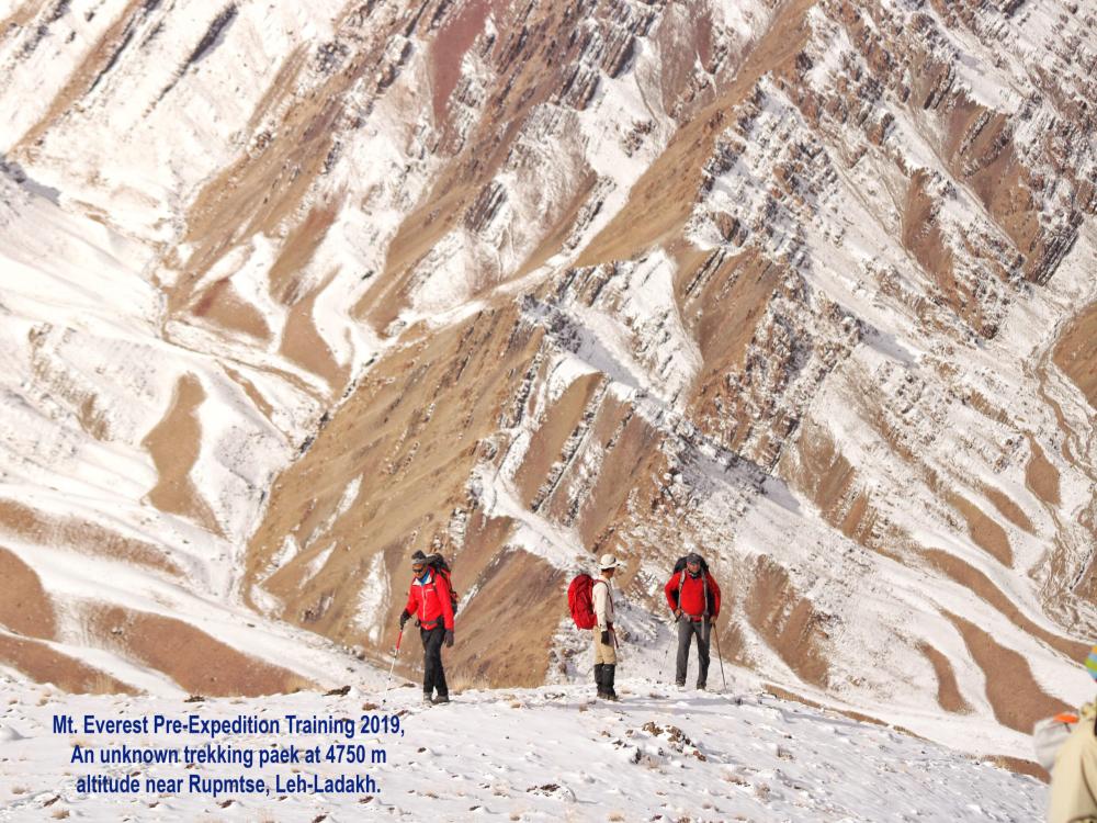 An-unknown-trekking-paek-at-4750-m-altitude-near-Rupmtse-21-Jan-scaled.jpg